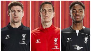 FOTO | Steven Gerrard, Daniel Sturridge și Coutinho au prezentat noul echipament de antrenament al lui Liverpool