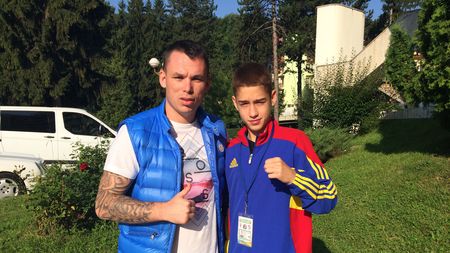 Șapte români în sferturile de finală ale Europeanului de box pentru cadeți de la Rm. Vâlcea, doi tricolori au medalia asigurată. "Steluța" Marco Antonio Manea, pe mâna fraților Anghel
