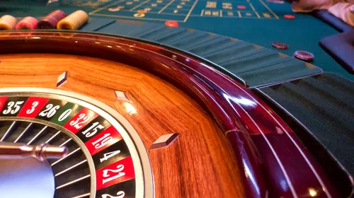 Povestea fotbalistului care și-a riscat averea la cazinou: Sute de mii de euro pierdute în 90 de minute la ruletă! | GALERIE FOTO