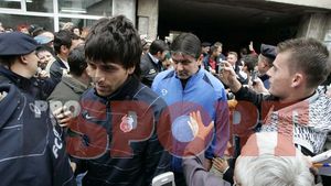 FOTO / Steliștii, asaltați de fani!