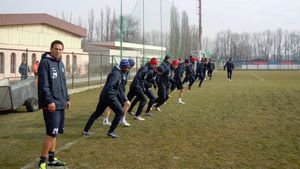 "Steliștilor le va fi greu cu 30.000 de olteni în tribune"** VIDEO Cum pregătește Lăcătuș meciul de la Craiova