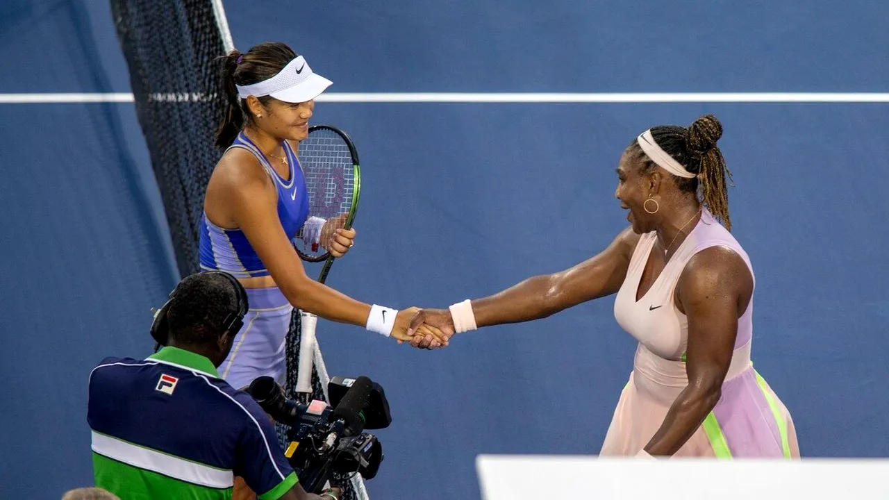 Șoc în duelul generațiilor din tenisul feminin! Emma Răducanu a umilit-o pe Serena Williams la Cincinnati, iar americanca a ieșit val-vârtej de pe teren | VIDEO