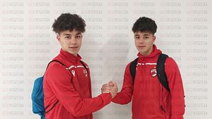 De la frații Nunweiller, la gemenii Irimia. „Mister Burcă a început să ne nimerească abia acum”. Moment unic în istoria clubului Dinamo. „Am avut emoții. Ne așteptăm ca, în viitor, să evoluăm la echipe diferite” | EXCLUSIV FOTO