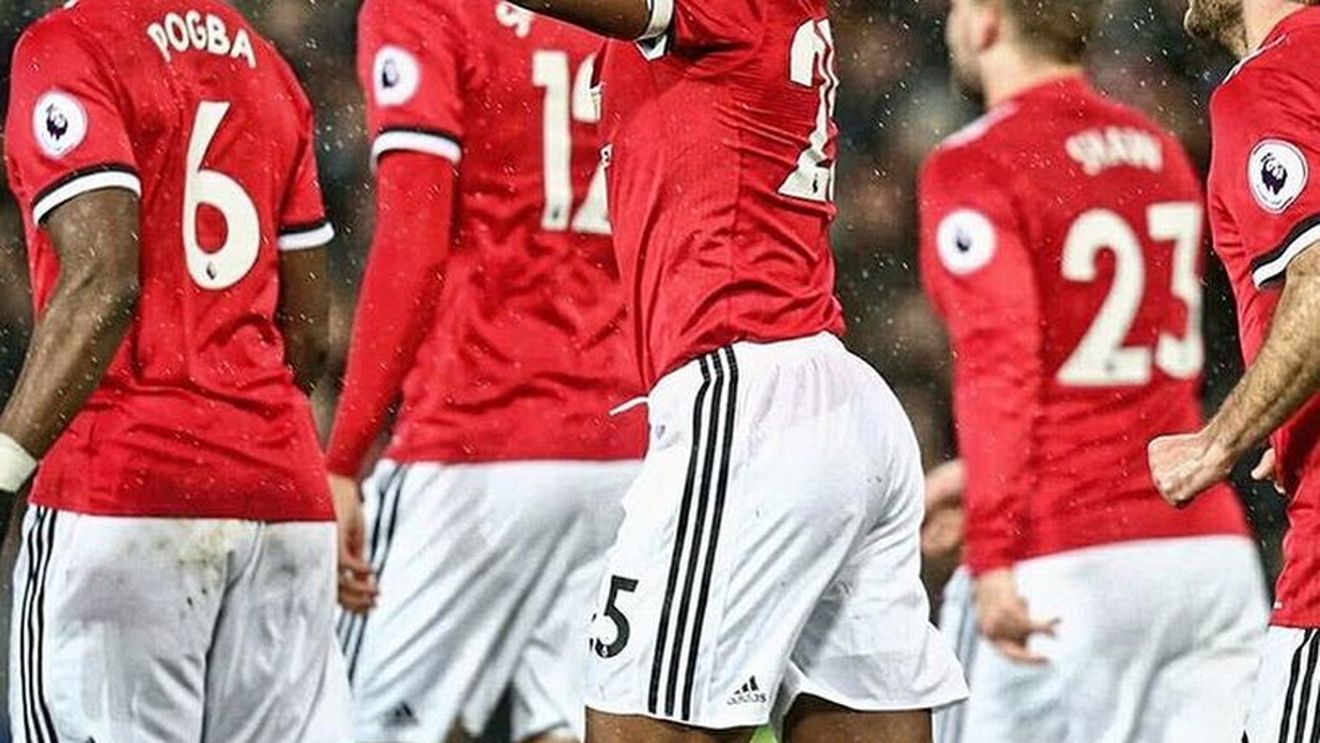 Un star al lui Manchester United, căsătorit de 13 ani, e în centrul unui scandal sexual! Cucerea tinere pe rețelele de socializare și avea aventuri amoroase, păcălându-le că s-a despărțit de soție 