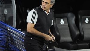 Mourinho și-a semnat demisia printr-un simplu gest! Perez a luat foc când a înțeles 'aroganța'** Cei 3 antrenori care pot veni la Real din vară