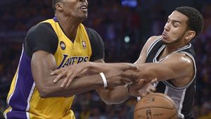 Umiliți! Lakers, eliminată de Spurs fără să câștige vreun meci!