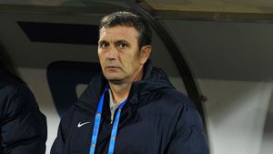 EXCLUSIV | Eugen Neagoe, apărat de un jucător care urca pe garduri fanii lui Dinamo: "Va fi aplaudat într-o zi, nu e războiul lui"