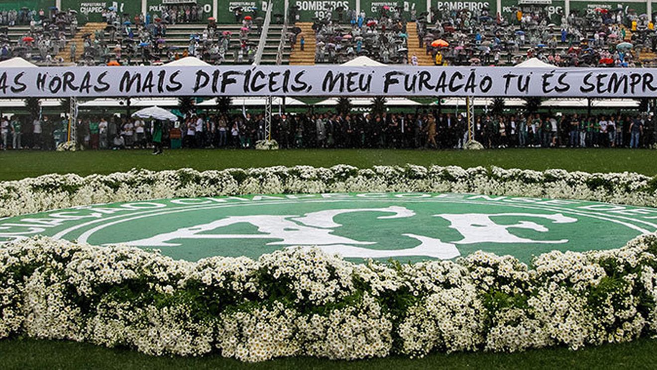OFICIAL | Chapecoense a primit trofeul Copa Sudamericana 2016 din partea CONMEBOL 