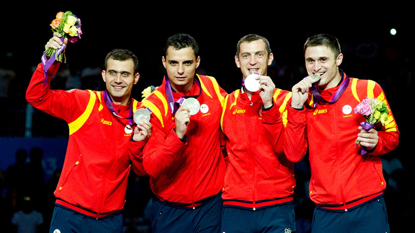 SCANDALOS! Antrenorul care a format la Iași mai mulți campioni la sabie este ignorat de autorități! "Trebuie să aștept să moară alte persoane. Mi se pare aberant!". Premierul Cioloș va primi pe masă un memoriu