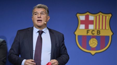 Disperarea atinge cote maxime la FC Barcelona: Joan Laporta este dispus să vândă o vedetă pentru 20 de milioane de euro pentru a face rost de bani!