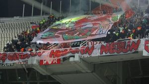 "Moș Crăciun, **huligan nebun!"