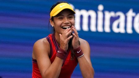 Emma Răducanu, încă o prestație de excepție la US Open! Noul star al tenisului mondial a uimit pe toată lumea și este în premieră în sferturile unui Grand Slam