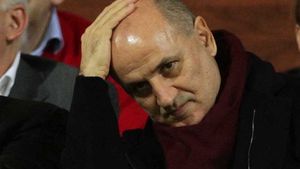 Copos își pune mâinile în cap!** Jucătorul adorat de fanii Rapidului NU se întoarce în Giulești: "Va merge în Brazilia"