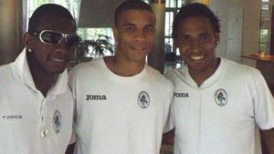 SUPER TARE** Din familie se trage! :) Gaz Metan a vrut să-l legitimeze pe vărul lui Eric, dar acesta a dispărut fără urmă