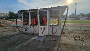 E rost de demolare în „Ștefan cel Mare”. Imagini cu dezmembrările din „Groapă”. Dinamoviștii așteaptă, de la o zi la alta, ca CNI să demareze licitația pentru construcția noului stadion. EXCLUSIV