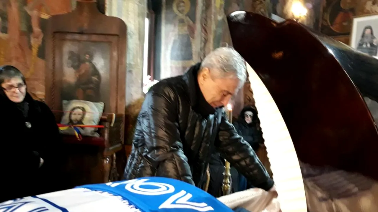 Nicolae Tilihoi a murit la 61 de ani! Fostul fundaș al Craiovei Maxima se lupta cu o boală incurabilă. FOTO | Cîrțu a plâns în hohote lângă sicriul fostului său coleg! Declarația emoționantă a lui Ilie Balaci: 
