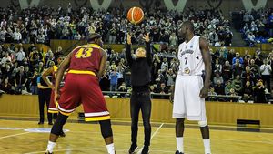 Simona Halep, alături de giganții din baschet! A dat lovitura de start