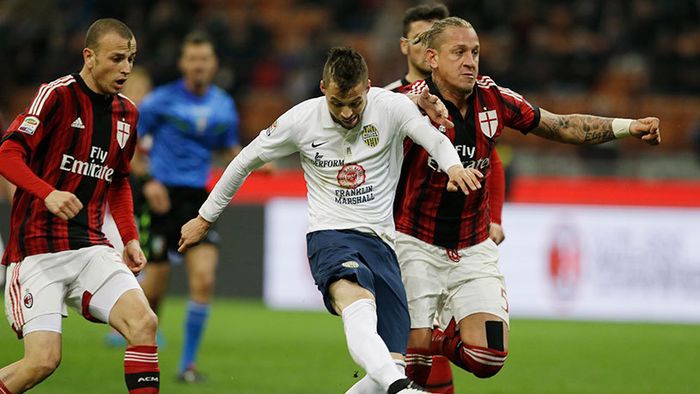 AC Milan a remizat pe teren propriu cu  Hellas Verona, scor 2-2. "Diavolii" sunt pe 10 în Serie A, scaunul lui Inzaghi se clatină serios