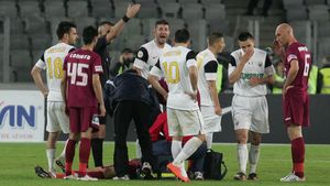 Fanii lui "U" au luat foc: "Nu vrem să fim tomberonul Petrolului!" Un jucător a simțit furia pe pielea sa: "Mai ai tupeul să mai calci aici?"