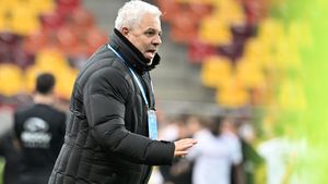 Marius Şumudică a găsit vinovatul pentru eşecul cu Craiova şi l-a acuzat public, dar a „jucat” la două capete: „N-ai voie să nu opreşti jocul acolo. Nu e vinovat, dar spun”