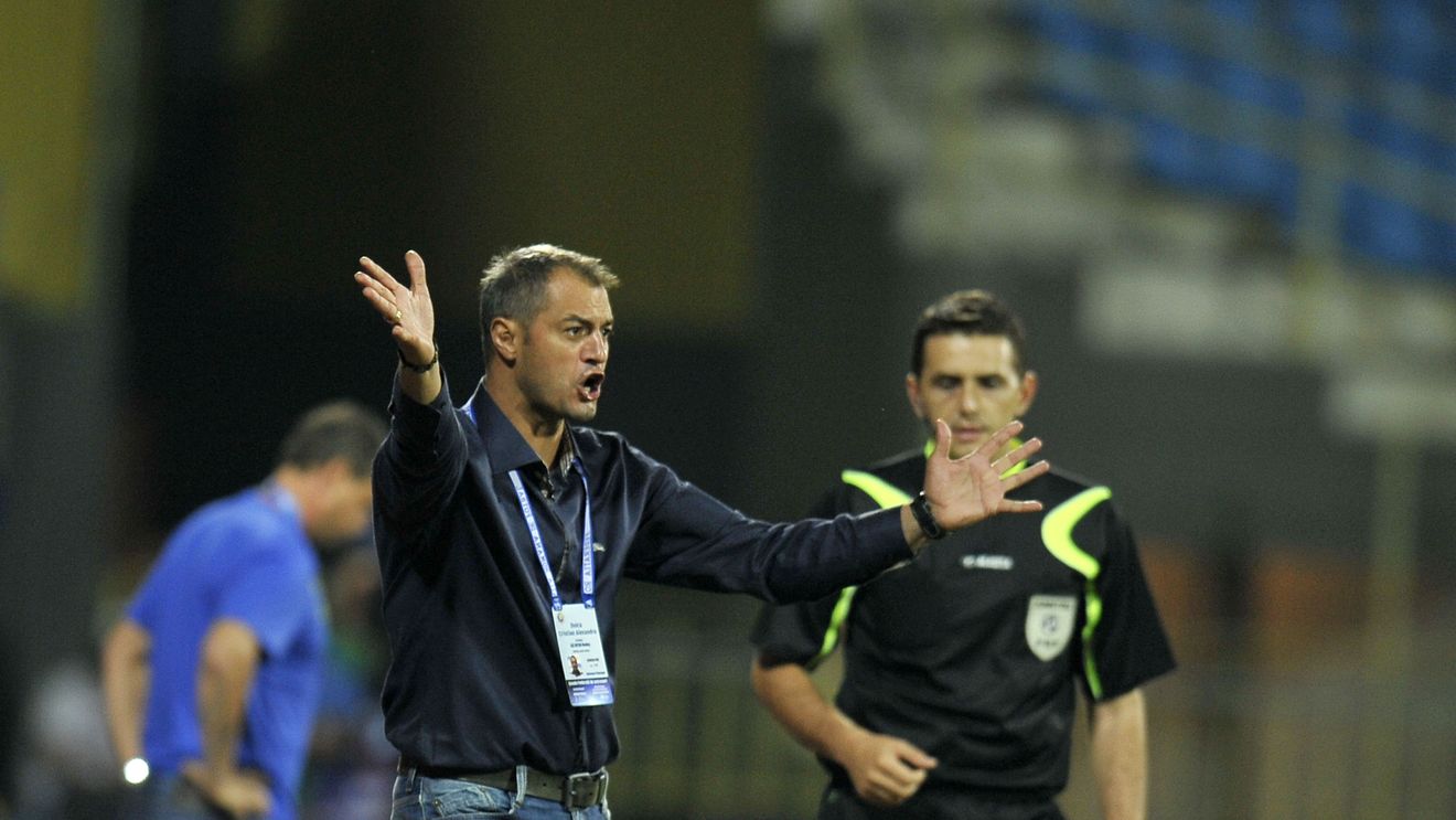 Dezvăluiri. Dialog amuzant pe teren: "Lăcă, suntem deja campioni!'. "Cristi, nu spune hop până nu sari pârleazul!"