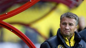 Dan Petrescu cere două transferuri, Tănase așteaptă discuția lui "SuperDan" cu șefii!** "Vreau cât mai repede un trofeu cu Dinamo!" 