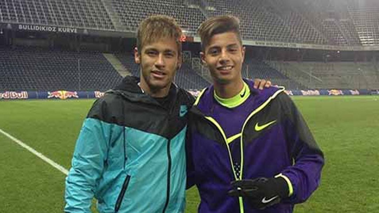 Milan a anunțat prima mutare verii. Hachim Mastour are 15 ani și este supranumit "Messi din Maroc"