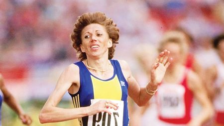 Dau din coate