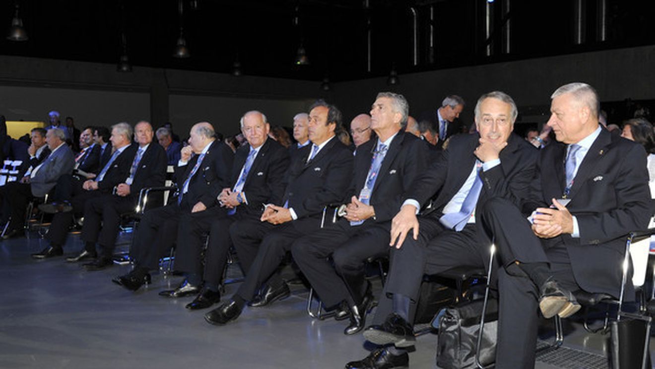 Modificările care pot schimba jocul de fotbal. "Cartonașul alb", una dintre propunerile care ar trebui să schimbe fața meciurilor