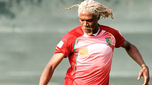 FOTO | Imagine de pe patul de spital cu Rigobert Song. Fostul căpitan al Camerunului a ieșit din comă și a fost transferat în Franța 