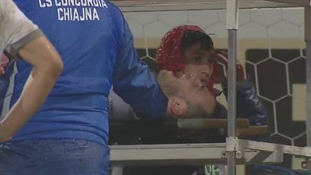 URLETE de durere la Târgu Mureș! FOTO | Bărboianu a suferit o accidentare HORROR: fotbalistul a fost „rupt" de un coleg. Bălgrădean, distrus după meci: "Sper că nu l-am lovit eu! Doamne ferește... L-au luat cu ambulanța!". Primul verdict al medicilor