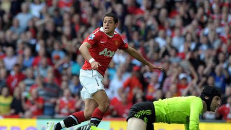 "Chicharito" i-a convins!** Vezi ce salariu anual va avea mexicanul