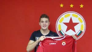 Dorit în vară pentru "New Dinamo", a ales Bulgaria: Buș a semnat cu CSKA Sofia