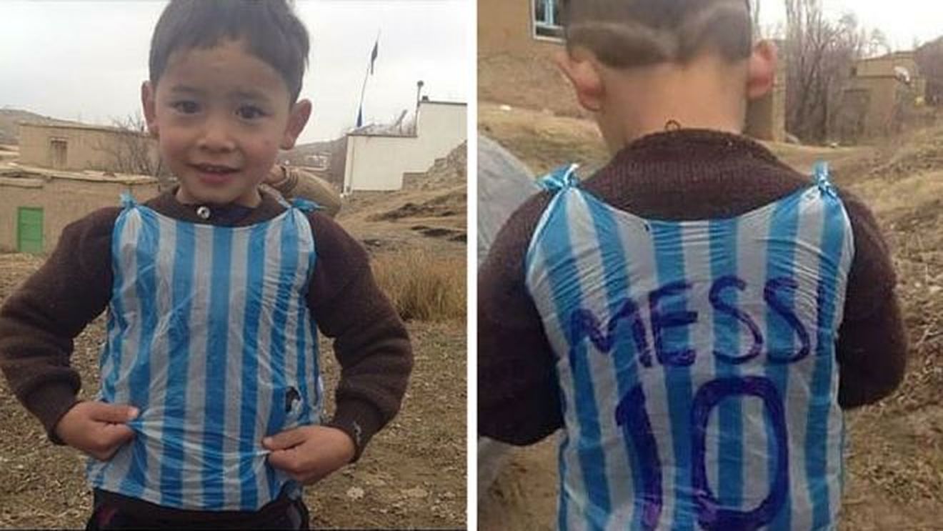 E prea sărac pentru un tricou adevărat cu Messi, dar asta nu a contat! FOTO | Puștiul care impresiona lumea întreagă a fost găsit: "Prietenii cu internet l-au anunțat că e faimos"