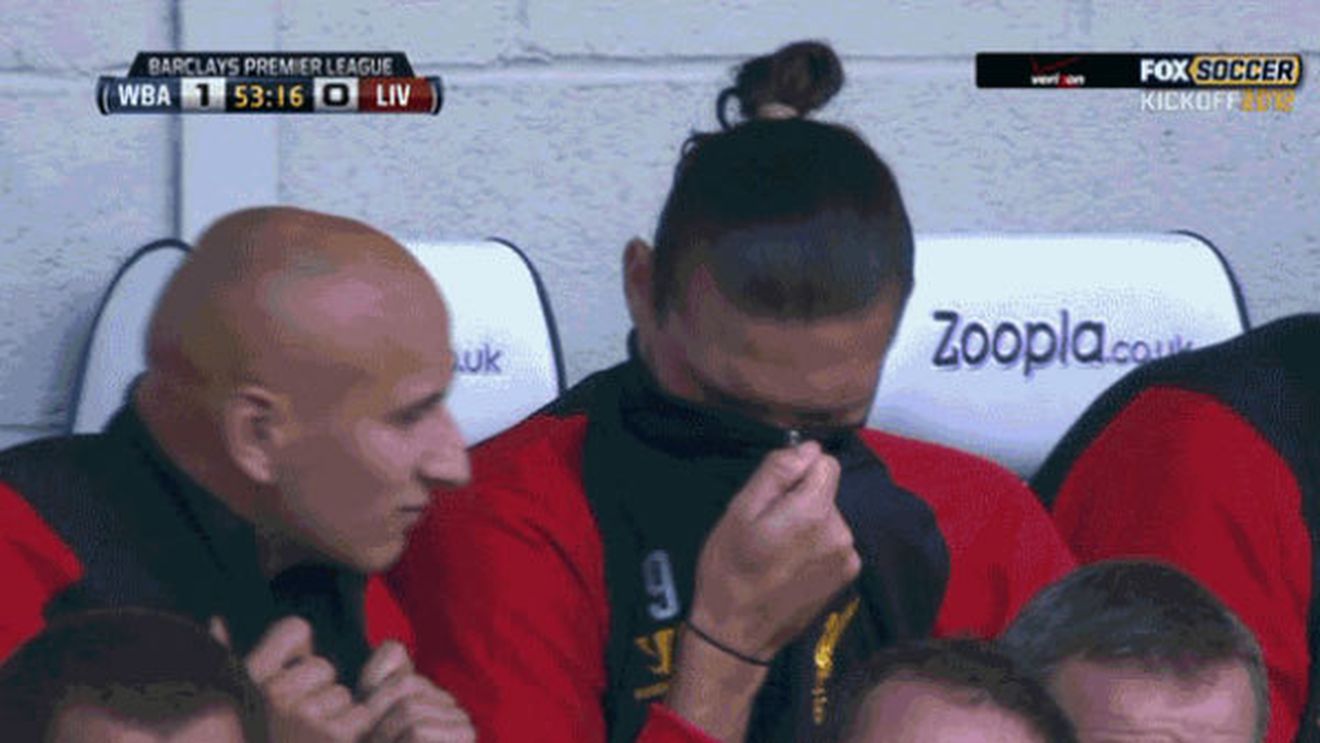 VIDEO AMUZANT! Moment de "groază" pe banca lui Liverpool!** Un jucător a "stricat aerul!" Trebuie să le vezi fața lui Carroll&Co :))