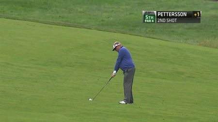 Faza zilei! VIDEO Se pregătea să lovească, crosa era "armată", dar a avut parte de o surpriză imposibil de anticipat