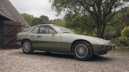 Ce au descoperit când au ridicat capota unui Porsche 924 Turbo din 1979, care n-a fost mișcat din garaj de 30 de ani