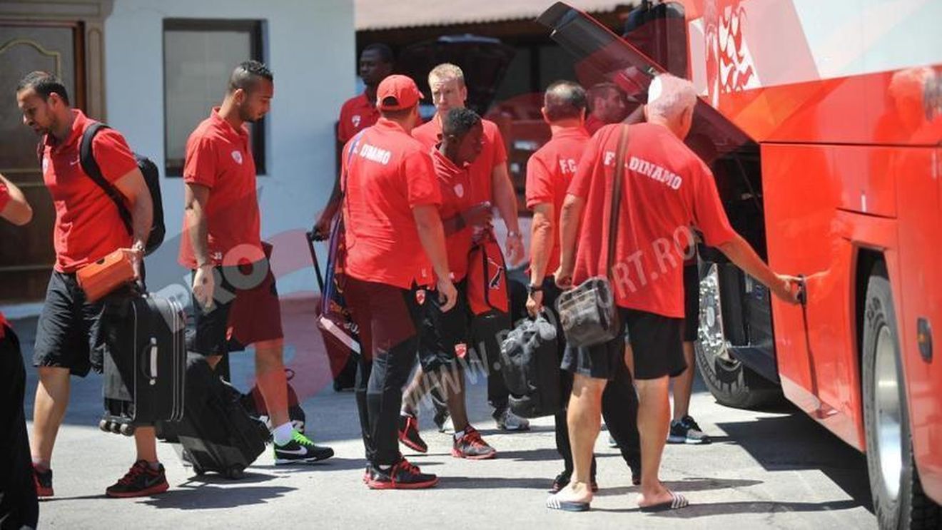 'Câinii' au revenit din Anglia! Mulțescu așteaptă întăririle: "Cu cei 3 care au venit și dacă mai vine un fundaș stânga..."