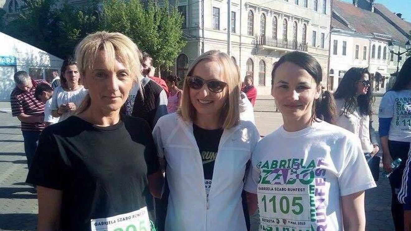 Gabriela Szabo, a zecea revenire acasă, la crosul care îi poartă numele, de mână cu o fetiță cu numărul 10 pe picior