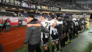 Şeful galeriei liderului din Superliga, bătaie cu cuțite în plină stradă! Imagini dure: un fost patron din fotbalul românesc a intervenit în scandal