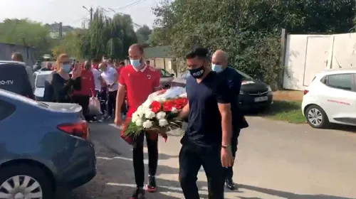 Jucătorii lui Dinamo i-au adus un omagiu lui Cătălin Hîldan, la 20 de ani de la moartea „Unicului Căpitan”! Cosmin Contra, în lacrimi: „Va rămâne inima echipei” | FOTO & VIDEO