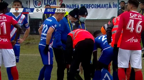 Momente delicate în Liga 2 din România! Doi jucători s-au lovit cap în cap și au fost aproape să producă o tragedie! Medicii au intervenit de urgență | VIDEO