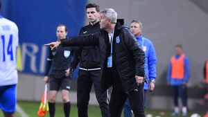 Fanii Craiovei au votat cine va fi noul antrenor din Bănie, dacă italianul Cristiano Bergodi nu-și retrage demisia. Nume surpriză pentru banca echipei lui Mihai Rotaru