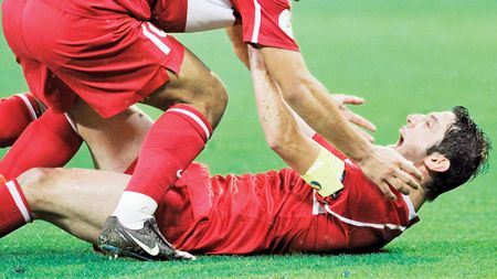 Golurile lui Kahveci au dus Turcia in sferturi