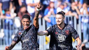 „S-a transformat într-un fundaș-marcator”. Radu Drăgușin, o nouă prestație solidă pentru Genoa! Nota primită de român. George Pușcaș s-a accidentat la încălzire și este incert pentru meciurile României!