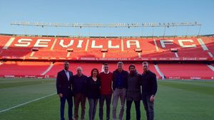 Dublă "lovitură" dată de Sevilla în aceeași zi! FOTO | Un "wonderkid" și golgheterul Europa League au ajuns în Andaluzia