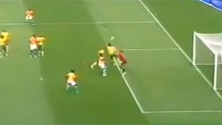 VIDEO** Mai spectaculos ca tontogolul lui Bănel! Un sud-african a marcat autogolul săptămânii