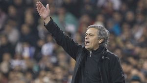 Mourinho a TURBAT în pauza meciului cu Malaga:** "V-aș schimba pe toți! Curățați gunoiul pe care l-ați făcut!"
