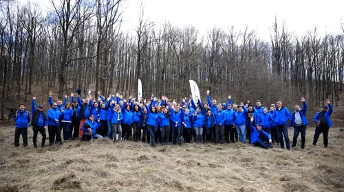 Peste 100 de voluntari ai Fundației Țiriac și Țiriac Auto și-au unit forțele în cadrul programului Plantăm fapte bune în România pentru a împăduri o enclavă forestieră în județul Argeș