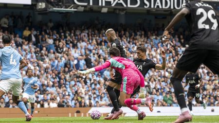 Echipa lui Radu Drăgușin a produs șocul startului de sezon în Premier League! Victorie pe terenul lui Manchester City
